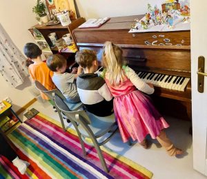 Škola za bukem (101)