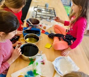 Škola za bukem (103)