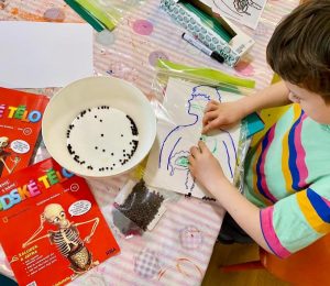 Škola za bukem (30)