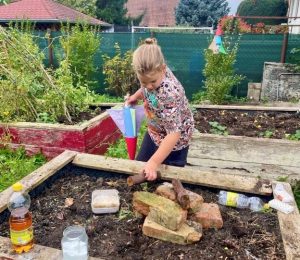 Škola za bukem (87)