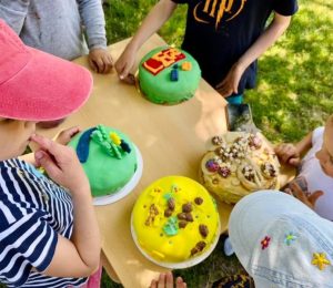 Škola za bukem (98)